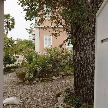 Cassuto Maison De Charme Bed & Breakfast 3*